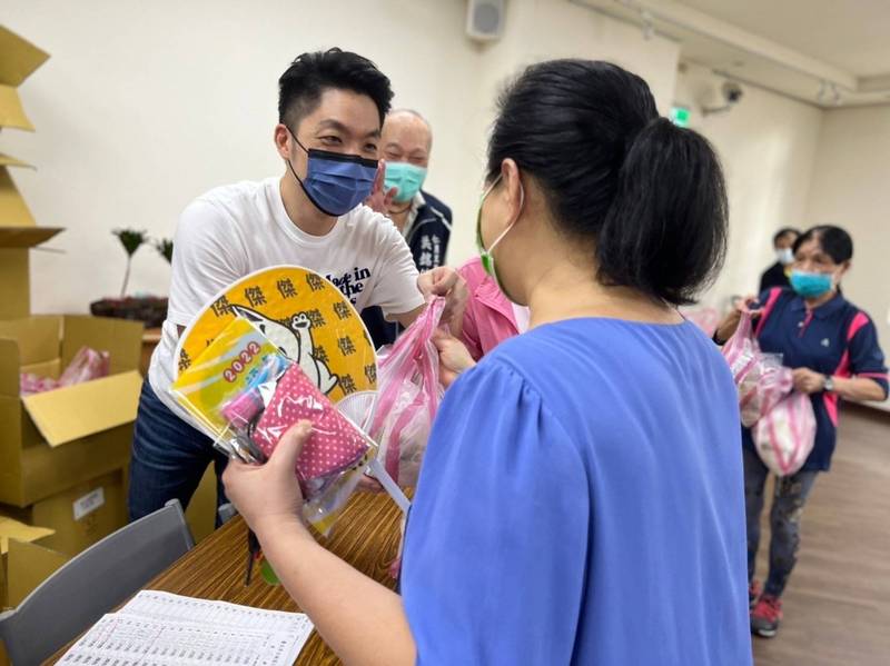 蔣萬安連續多天勤跑台北市基層參加端午活動。（蔣萬安提供）