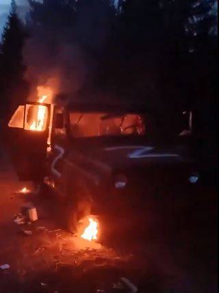 车臣军队遭到乌军伏击，现场无人生还，军车冒出熊熊的火光。（@CanadianUkrain1推特）(photo:LTN)