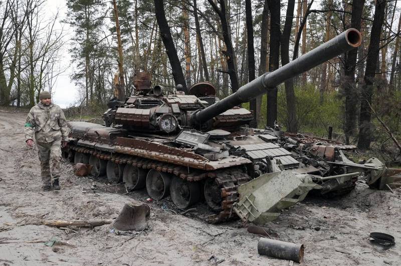 俄军持续围攻乌克兰东部卢甘斯克州的北顿内茨克市，虽然俄军已佔据北顿内茨克市约80％的区域，但乌军仍持续反攻中。图为被摧毁的俄军战车。（美联社）(photo:LTN)