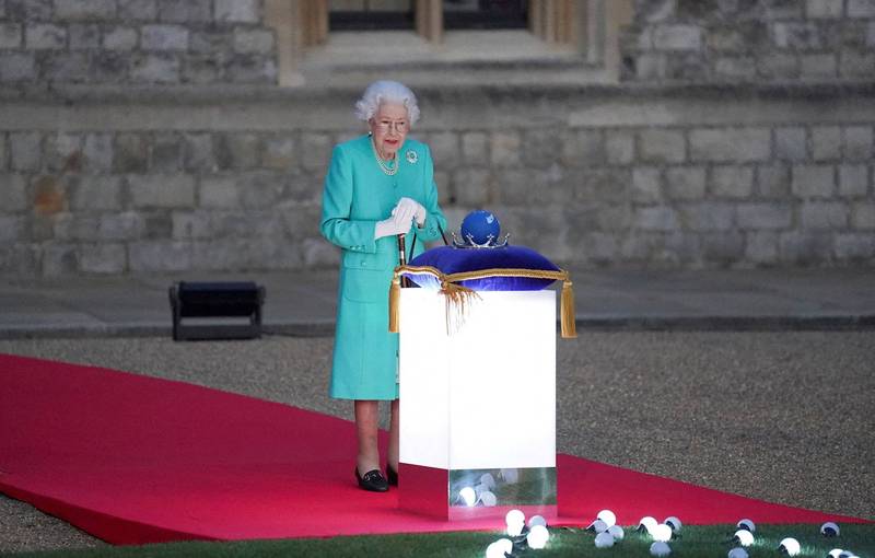 英國女王伊麗莎白二世登基70年，英國展開為期4天的典禮、派對和遊行活動，女王因些許不適，將錯過明天的感恩儀式。（路透）