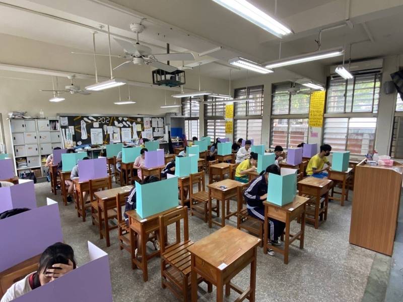 國中會考補考首日，各科到考率約92％，創史上新低。（台南市教育局提供）