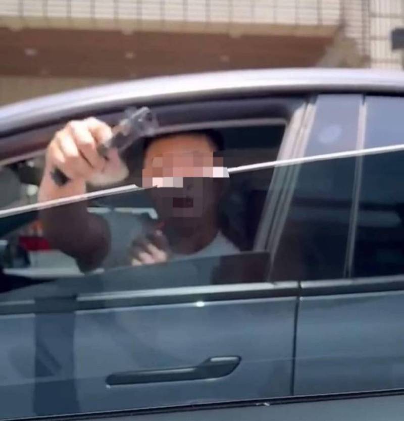 林姓男子（如圖）昨天在宜蘭市與陳男起口角，拿出BB槍朝搖下車窗的陳男射擊。（圖擷取自「爆廢公社公開版」）