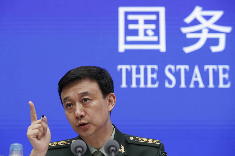 中国国防部发言人吴谦说，请加方多加重视严格约束军队，否则后果自负。 （美联社）(photo:LTN)