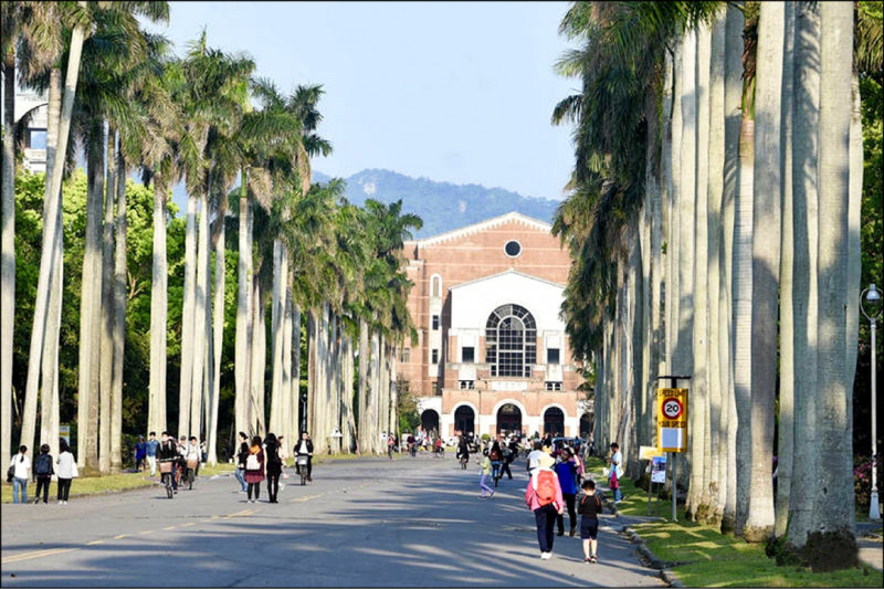 台灣大學昨公布第二階段榜單，缺額卅二名創四年來最多紀錄。（資料照）