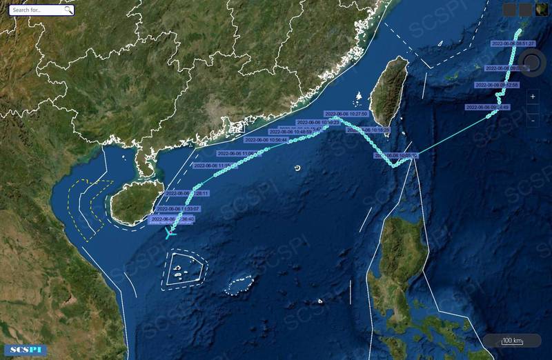 中國「南海戰略態勢感知計畫」平台貼出RC-135U偵察機的航跡圖。（圖擷取自Twitter）