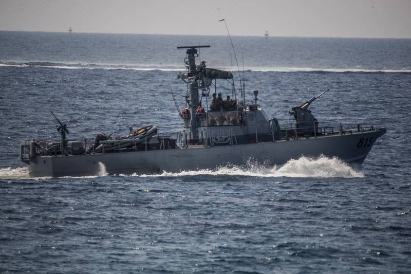 一艘以色列的海軍軍艦航經以黎邊境戒備。（歐新社）