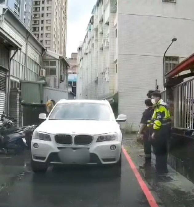 Re: [新聞] TOYOTA與BMW窄巷「對峙」15分鐘 出動警