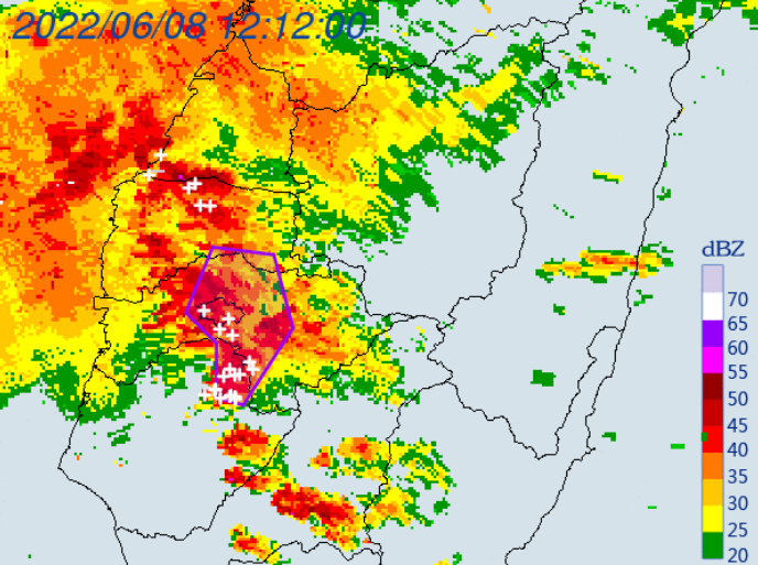 中央氣象局中午12時21分對雲林縣、嘉義市、嘉義縣與台南市發布大雷雨特報。（擷取自中央氣象局）