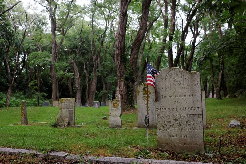 美国警方为了调查47年仍未破案的杀人案，到墓园开挖女被害人，挖到的却是男性尸体。墓园示意图，地点与新闻事件无关。（路透档案照）(photo:LTN)