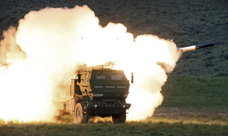 烏克蘭急需多組「海馬斯」多管火箭系統（HIMARS）等強力武器。（美聯社）