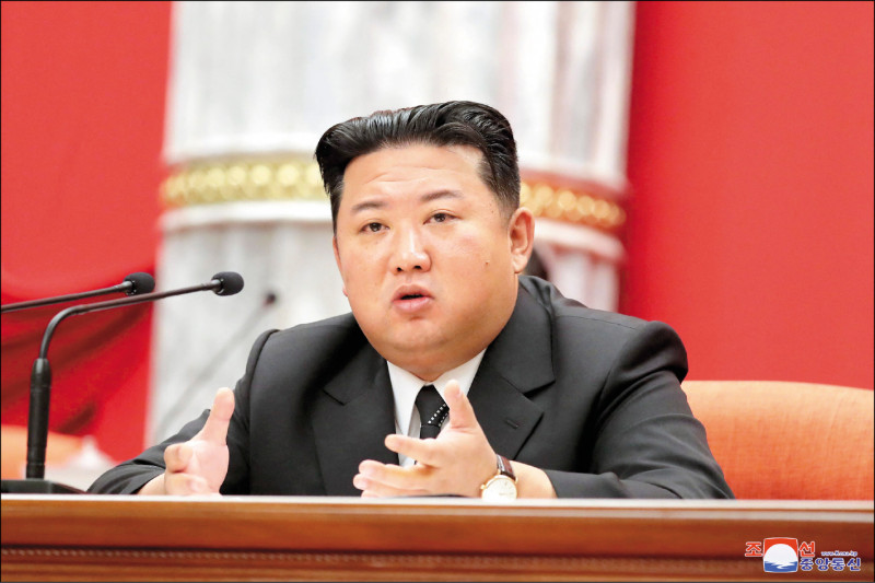 北韩领导人金正恩十一日主持劳动党第八届中央委员会第五次全体会议（五中全会）扩大会。（路透）(photo:LTN)