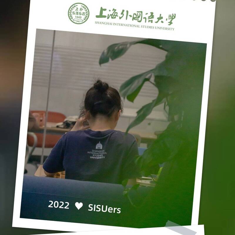 中国上海外国语大学1名女学生在学校图书馆自习时，咖啡杯遭男同学「下药」，但校方目前定调为「投放异物」。上海外国语大学学生示意图，与本新闻无关。（图撷自上海外国语大学脸书）(photo:LTN)