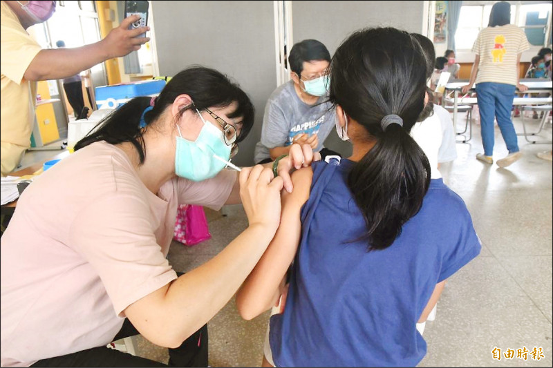 兒童確診可能併發MIS-C重症，澎湖縣政府呼籲盡速接種疫苗。（記者劉禹慶攝）