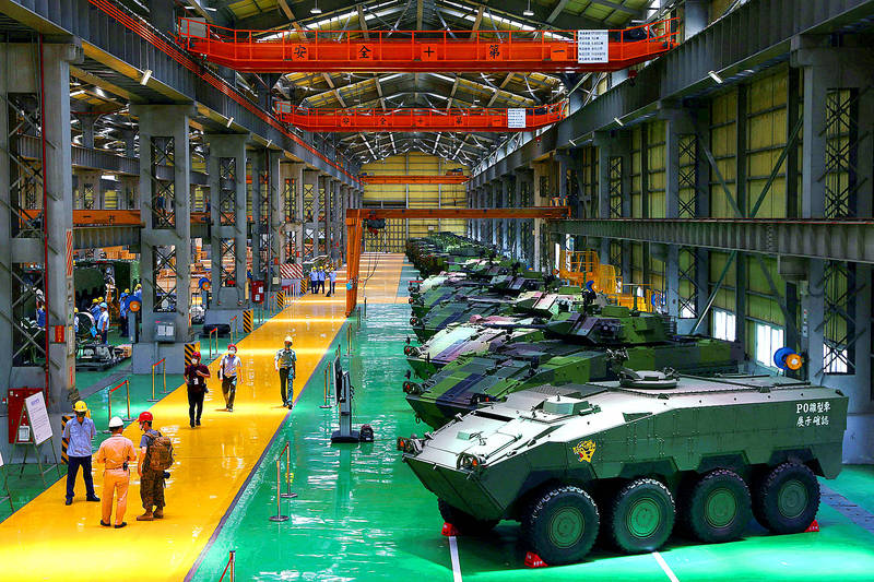Staff members work on the production line of the military’s latest armored vehicle — the CM-34 Clouded Leopard — in Jiji Township, Nantou County, yesterday.
Photo: Ann Wang, Reuters