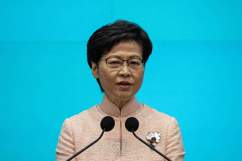 林鄭月娥14日接受彭博採訪時表示，她不會為任內發生的一系列事件向香港人道歉。（歐新社）
