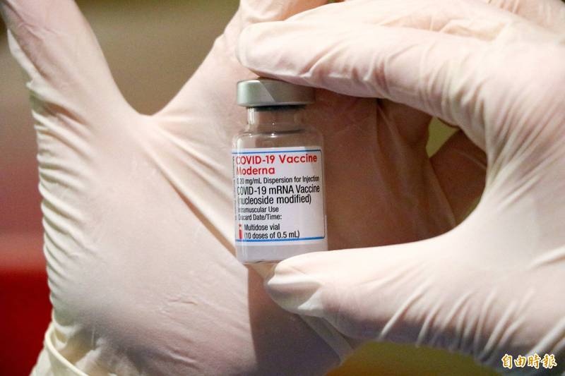 食藥署昨天晚間宣布，核准莫德納疫苗用於6個月到5歲兒童接種的緊急使用授權（EUA）。（資料照）