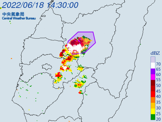 中央氣象局14時40分對南投縣發布大雷雨特報。（擷取自中央氣象局）