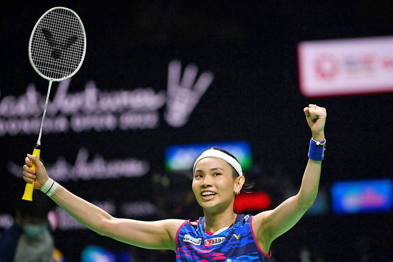 Tai Tzu-ying celebrates beating China’s Wang Zhiyi in their Indonesia Open women’s singles final in Jakarta yesterday.
Photo: Adek Berry, AFP