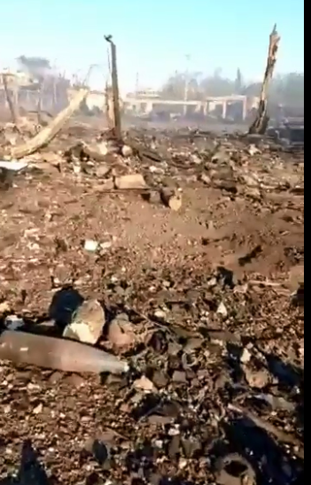 被烏軍飛彈襲擊區域只剩下瓦礫堆，還有砲彈的未爆彈。（圖擷取自推特）