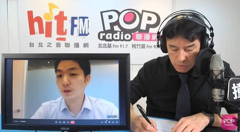 蔣萬安（左）今天接受《POP撞新聞》主持人黃暐瀚專訪。（圖擷自POP Radio聯播網官方頻道Youtube）