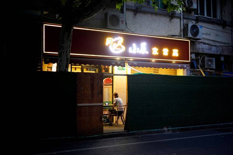 中国上海6月初解封后，仍有部分地区陆续防控、封锁，餐饮业也无法完全恢复正常营运。（路透）(photo:LTN)