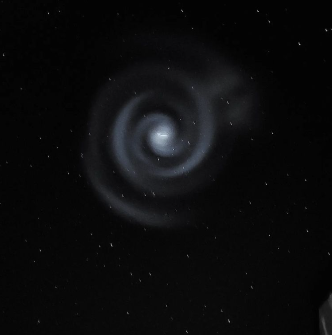 外星人造訪？ 紐西蘭南島夜空出現神秘巨大「螺旋星系」