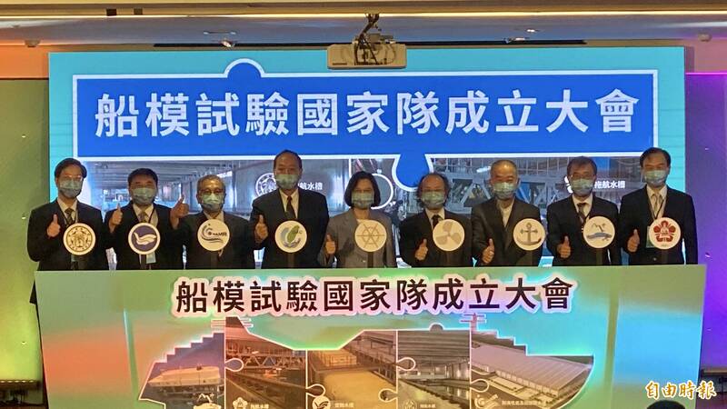 總統蔡英文今天出席船模試驗國家隊成立典禮，宣示船艦試驗留在台灣決心。（記者洪臣宏攝）