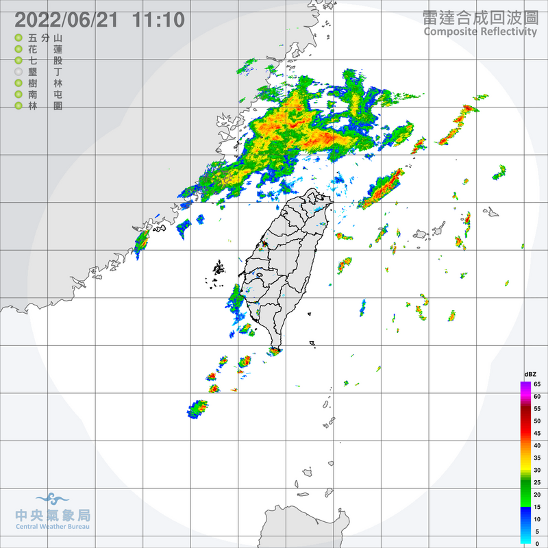目前臺南沿海地區有對流雲系發展，請注意瞬間大雨、雷擊及強陣風。（圖擷取自氣象局）