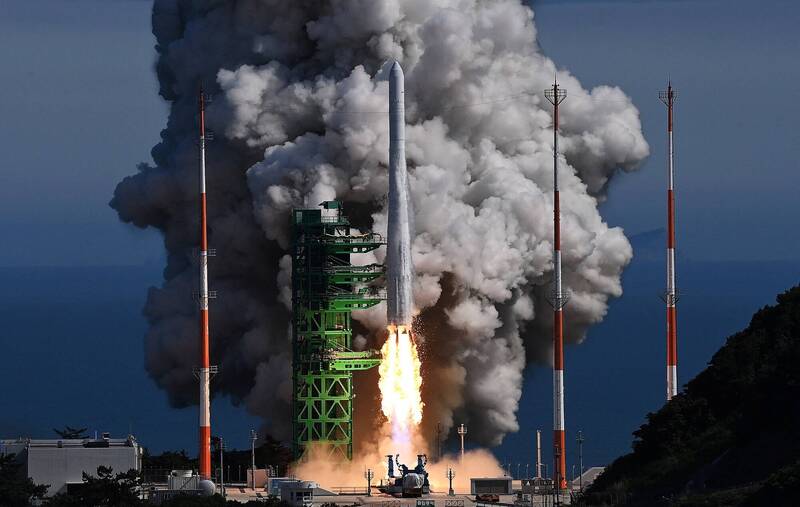 韩国自主研发火箭世界号21日下午成功发射升空。（路透）(photo:LTN)