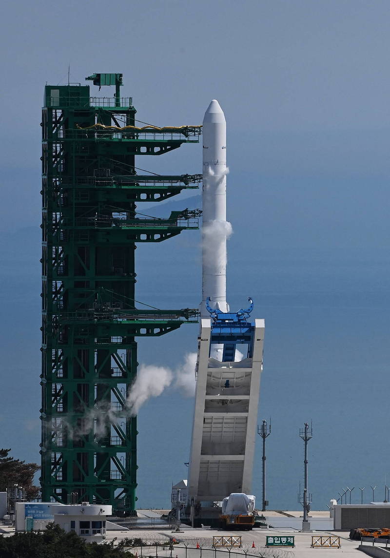 韩国自主研发火箭世界号21日下午成功发射升空。（欧新社）(photo:LTN)
