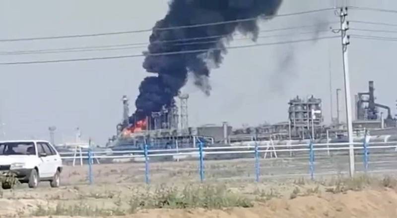 俄罗斯西部城市诺夫斯哈廷斯克一座炼油厂22日遭攻击发生爆炸。（图翻摄自推特）(photo:LTN)