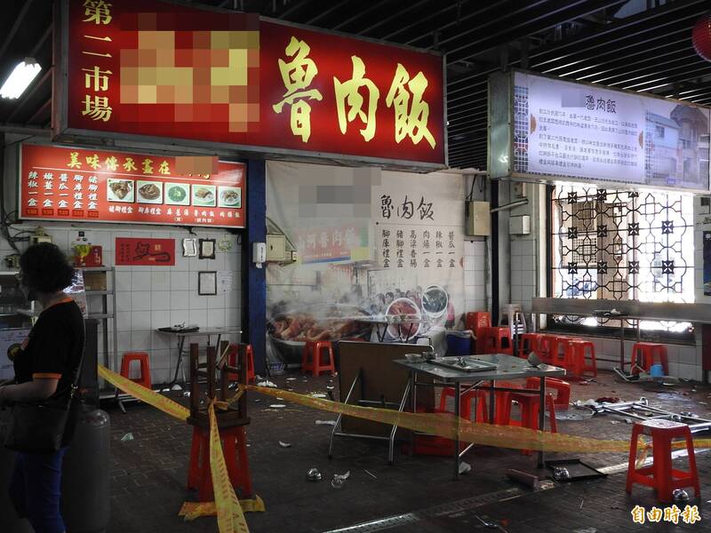 台中市第二市場內知名魯肉飯小吃店發生流血衝突，一名男客不幸遭打死。（記者張瑞楨攝）