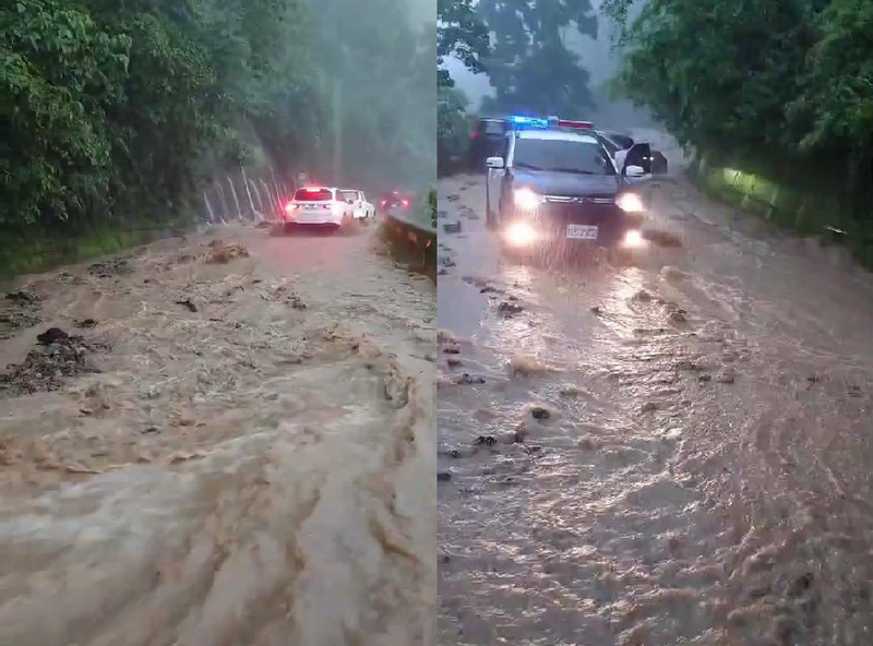 苗栗縣泰安鄉下滂沱大雨，苗62線清安豆腐街前路段被滾滾黃水覆蓋，還有落石散落，警方到場協助。（民眾提供）