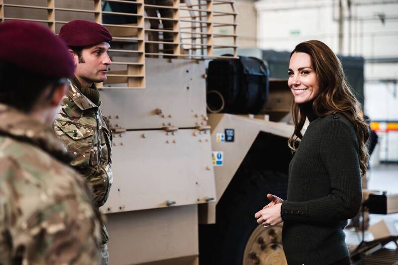 凱特王妃實際參加了一些訓練演習，並撥出時間和他們聊了一些在英國軍隊的經歷。（圖擷取自＠KensingtonRoyal
推特）
