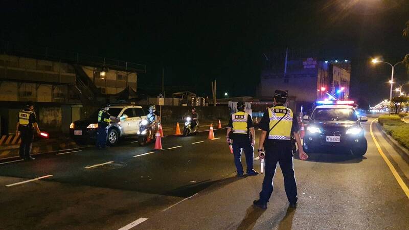 南市警局與交通大隊強調疫情期間，警方取締酒駕犯行仍不手軟。（圖由南市交警大隊提供）