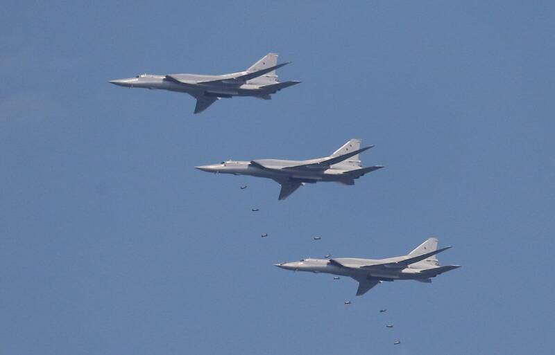 俄軍出動6架Tu-22M3轟炸機，在白俄領空朝烏克蘭發射12枚Kh-22遠程飛彈。圖為Tu-22M3轟炸機示意圖。（路透）