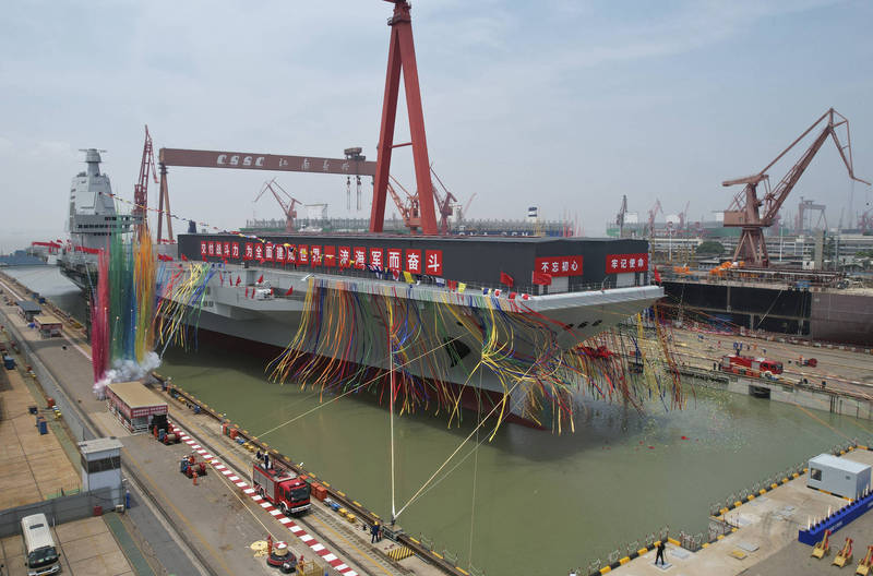 中国解放军海军本月17日高调举行第三艘航空母舰「福建号」下水仪式。（美联社）(photo:LTN)