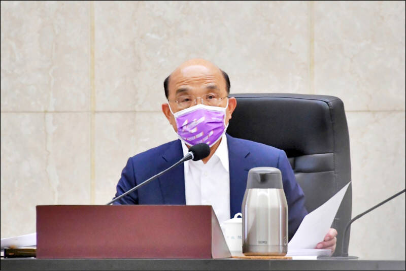 行政院長蘇貞昌昨主持擴大防疫會議，同意七月一日起，實施第二輪零至六歲幼童免費再領取一份五劑的快篩試劑。（行政院提供）