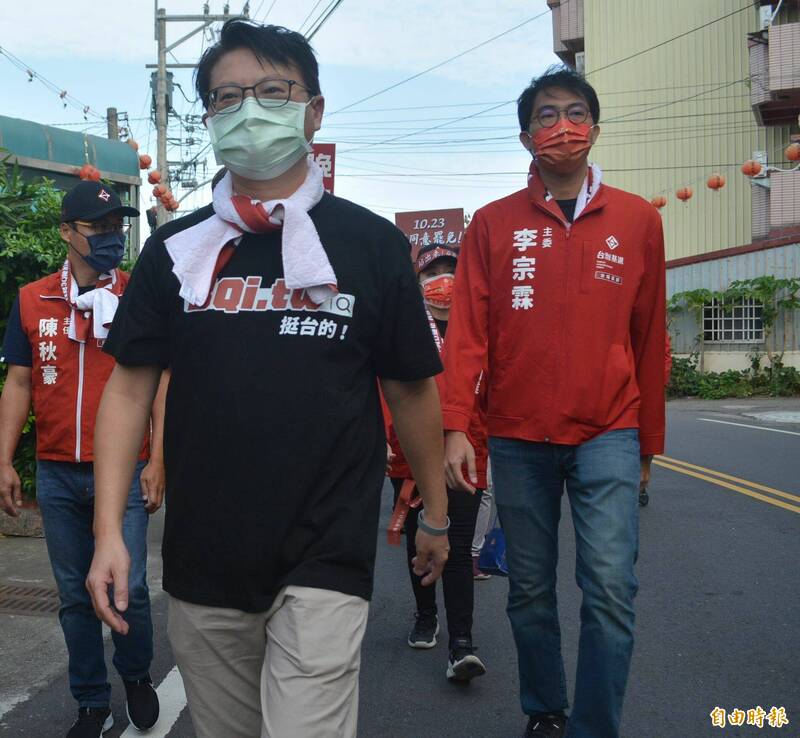 台灣基進年底台中市議員選戰不缺席，陳奕齊主席（左）明天將召開記者會宣布在4個選區推人參選。 （資料照）
