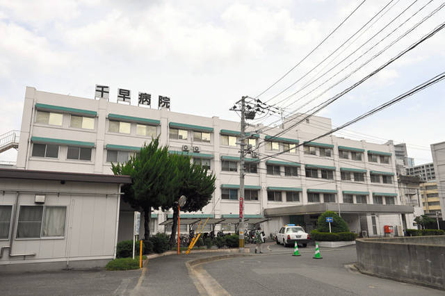 日本福岡市東區的千早醫院，27上午發生持刀傷人事件。（圖翻攝自推特）