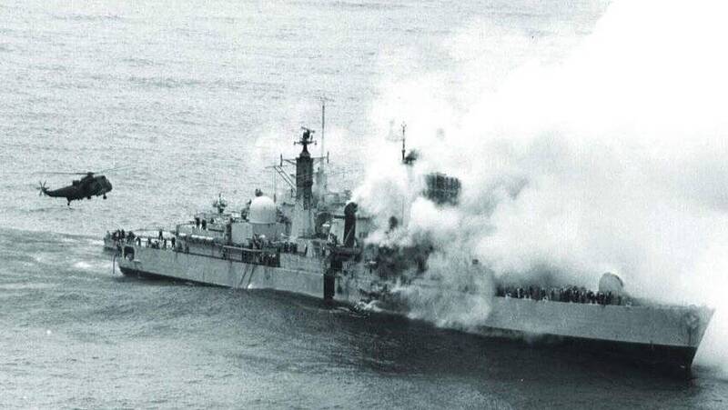 1982年福克兰战争期间，英国雪菲尔德号驱逐舰遭阿根廷战机以法制「飞鱼」反舰飞弹击沉。（取自维基百科公领域）(photo:LTN)