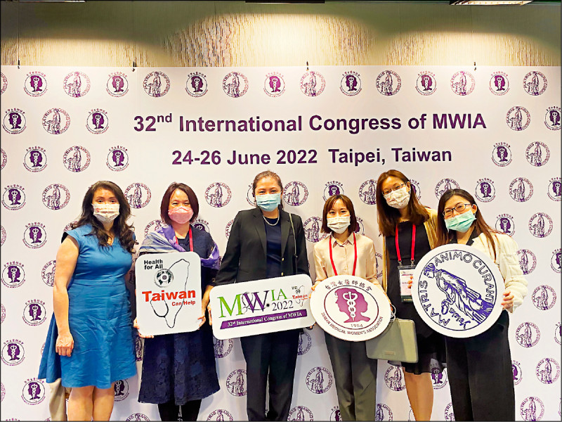 台灣女醫師協會爭取國際女醫師協會世界大會首度在台灣舉行，讓台灣軟實力被世界看到。圖左三為長庚醫院董事長王瑞慧。
（長庚醫院提供）