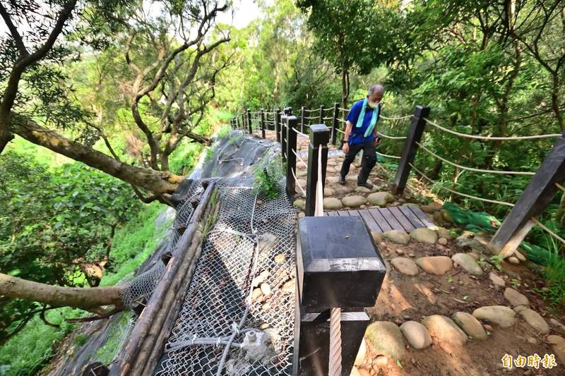 萬里長城登山步道是台中熱門步道，已修復完工。（記者張軒哲攝）