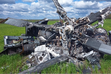 網傳訊息搭片圖片稱在俄羅斯武裝直升機殘骸中，發現一台洗衣機殘骸，查核平台表示此為誤導消息。網傳圖片。（圖取自Telegram_Pravda Gerashchenko）