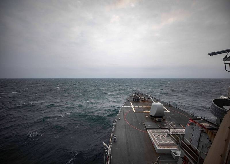 圖為美國第七艦隊神盾驅逐艦馬侃號過往通過台灣海峽畫面。（翻攝自美軍第七艦隊臉書）