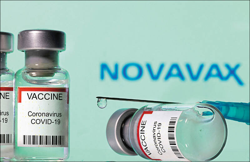我國透過COVAX機制獲配的首批Novavax疫苗約五十．四萬劑今天上午將抵台，完成通關程序後將開始檢驗封緘作業，最快在七月八日可提供民眾接種。 （路透檔案照）


