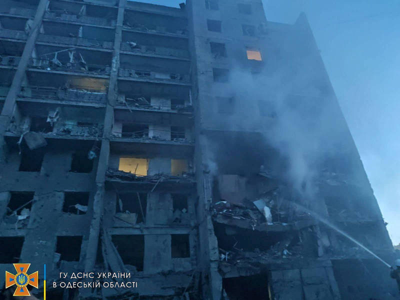 敖德薩地區1棟9層樓的建築被俄軍飛彈襲擊。（路透）