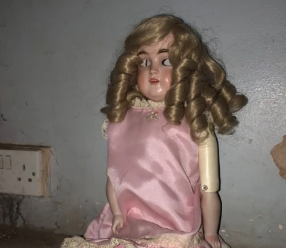 悚！ 「119歲洋娃娃」沒眼睛會眨眼  只要靠近就會胸痛、噁心