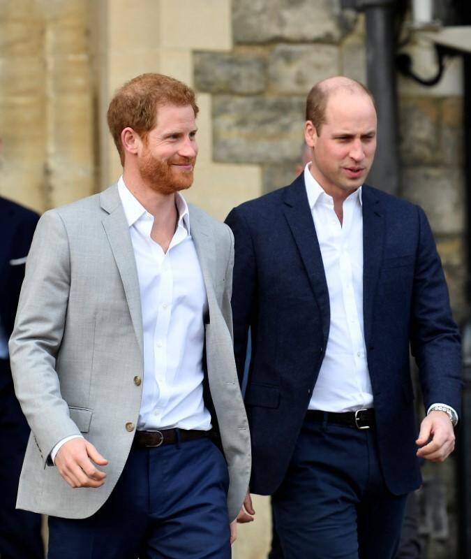 哈利王子（左）恐與哥哥威廉（右）一樣，難逃英國王室「禿頭」魔咒。（路透）