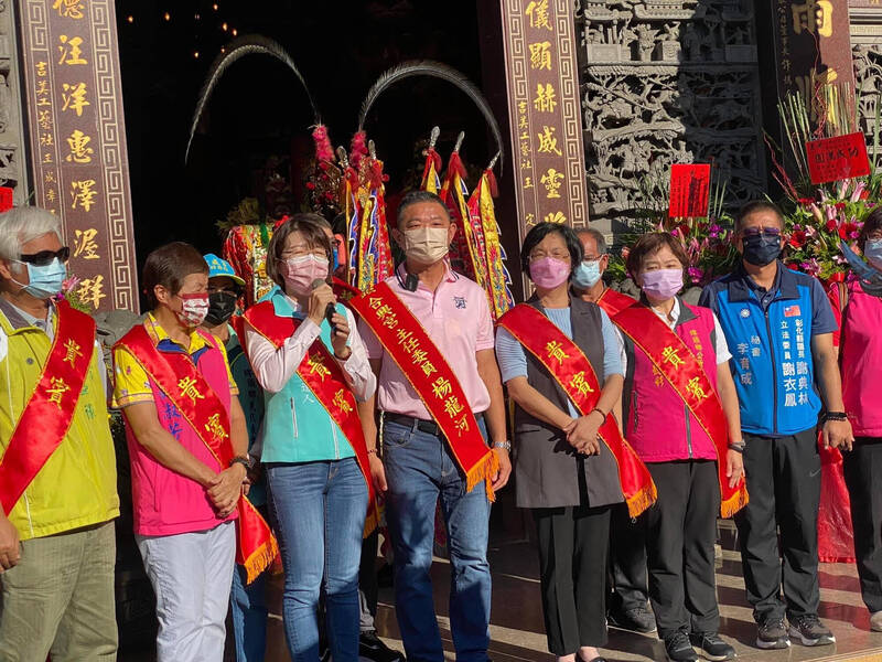 王惠美、黃秀芳首度同台，2人互動不多。（合興宮提供）